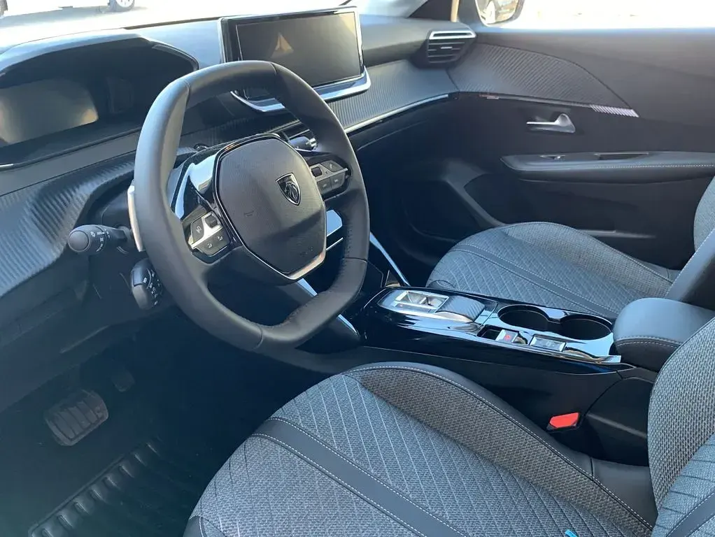 Neu Peugeot 208 Allure 110 PS (80 kW) 2025 Blau Kleinwagen