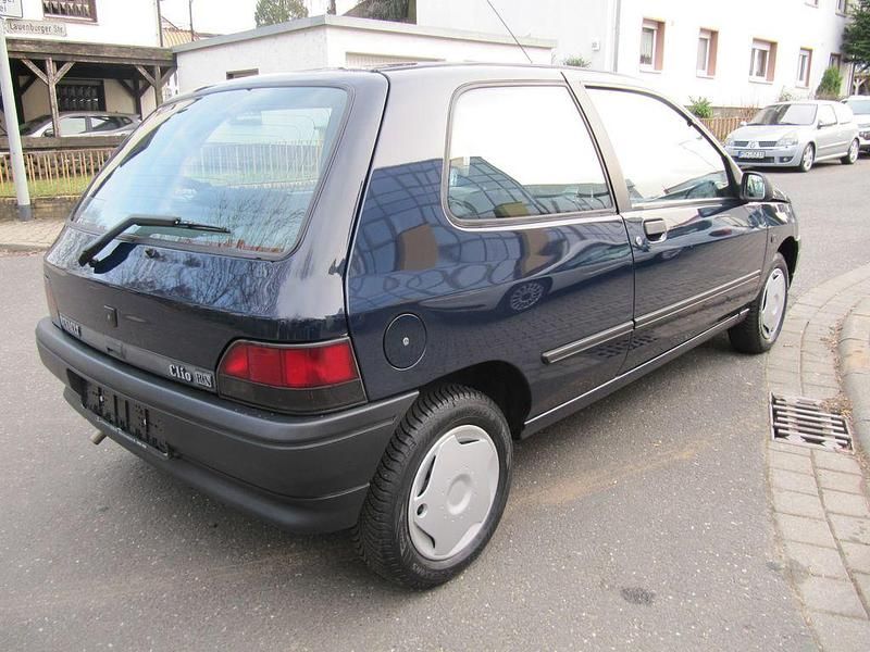Gebraucht Renault Clio 54 PS (39 kW) 1991 Blau Kleinwagen