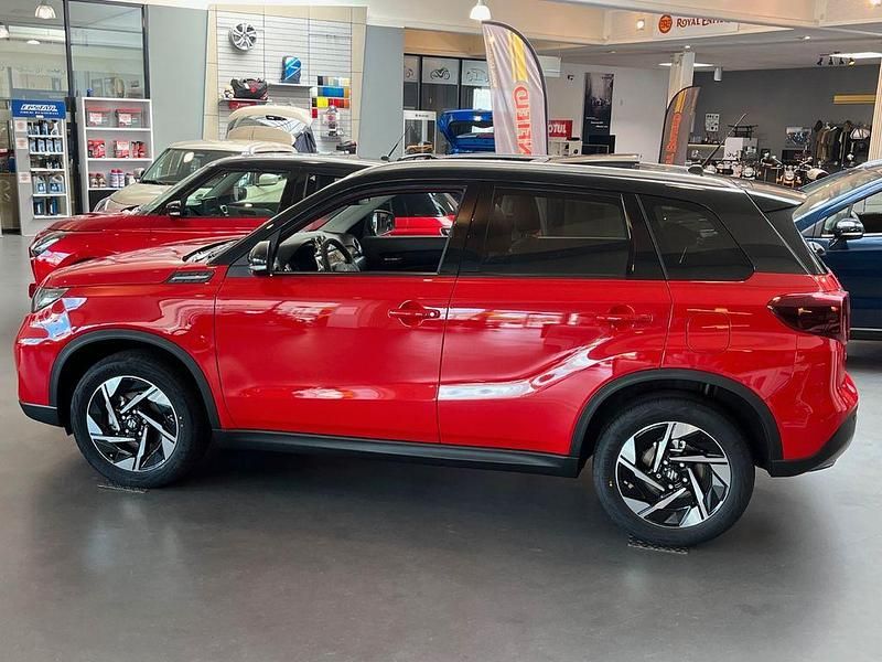 Rot Neu 2025 Suzuki Vitara Comfort+ SUV | 29.980 € (Etwas zu teuer) - Bild 1/4