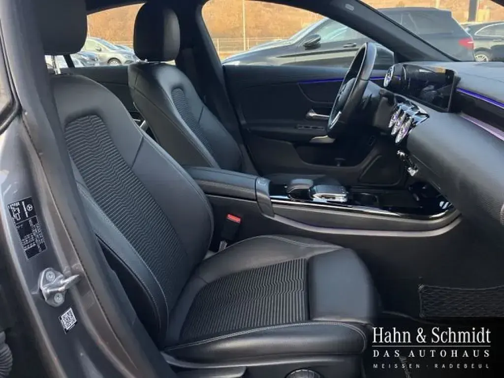 Gebraucht Mercedes CLA200 Progressive 163 PS (119 kW) 2019 Lack mountaingrau Coupé