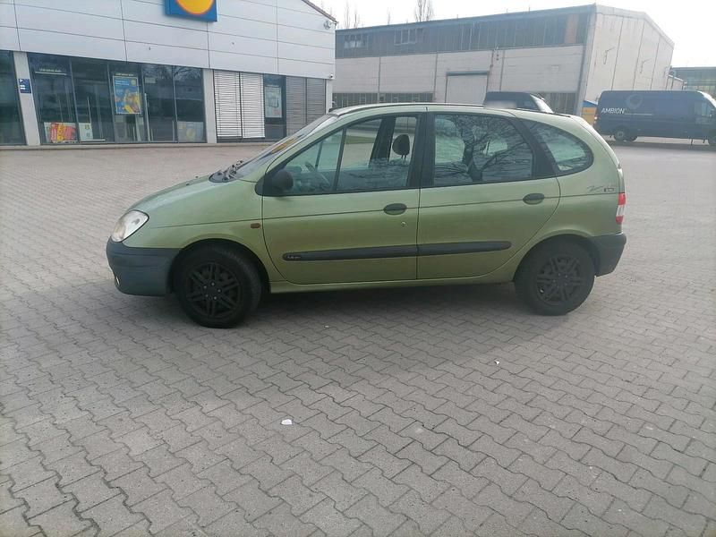 Gebraucht Renault Scénic 90 PS (66 kW) 2001 Grün Van / Kleinbus