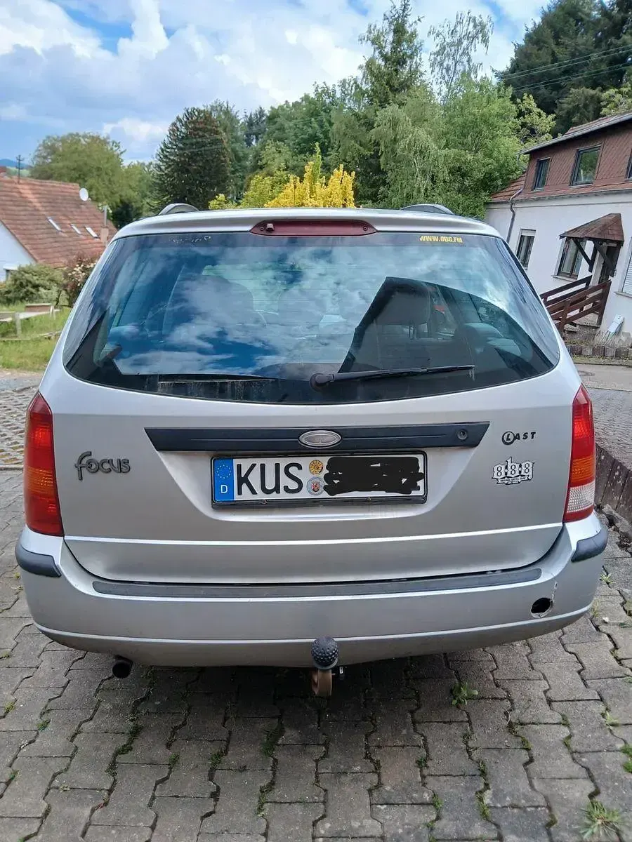 Käytetty Ford Focus 101 HP (74 kW) 2001 Hopea Farmari