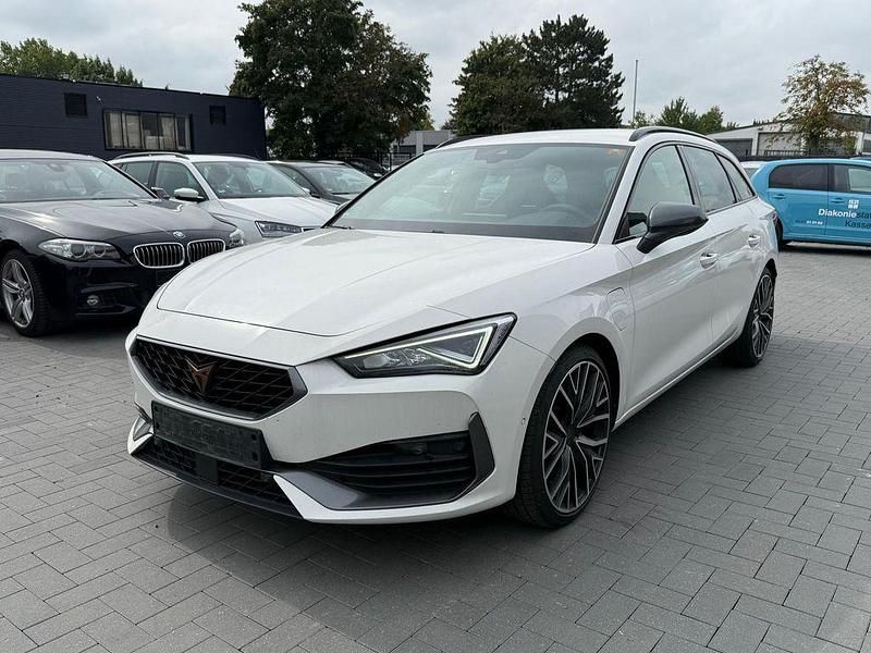 Weiß Gebraucht 2022 Cupra Leon VZ Limousine | 18.990 € (Fairer Preis) - Bild 1/4