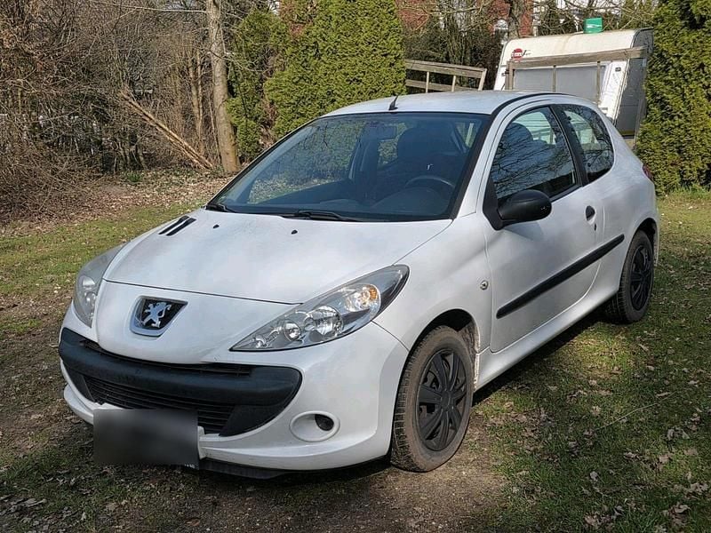 Gebraucht Peugeot 206+ 68 PS (50 kW) 2012 Weiß Kleinwagen