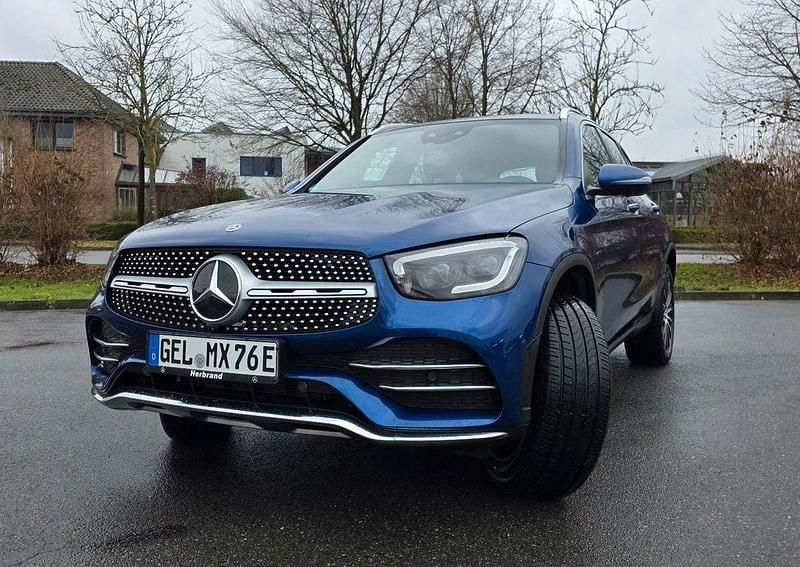Blau Gebraucht 2020 Mercedes GLC300e AMG SUV | 34.700 € (Guter Preis) - Bild 1/4