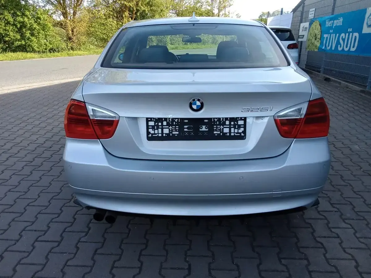 Gebraucht BMW 325 Performance 218 PS (160 kW) 2005 Silber Limousine