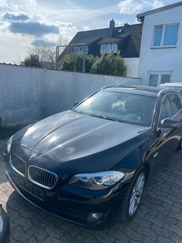 Gebraucht BMW 530 258 PS (189 kW) 2012 Schwarz Kombi