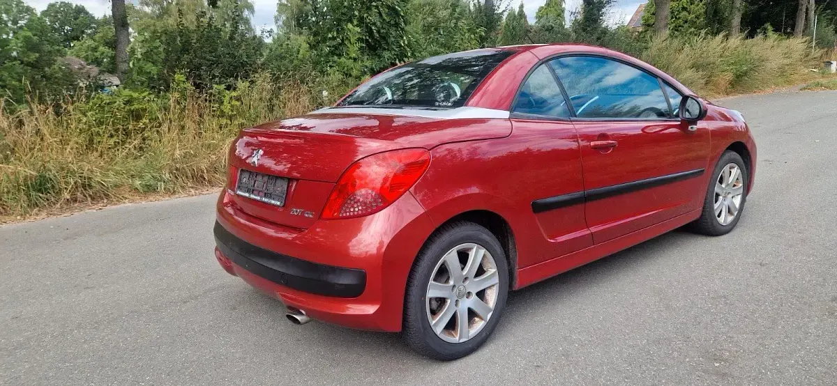 Gebraucht Peugeot 207 CC 120 PS (88 kW) 2007 Rot Cabrio