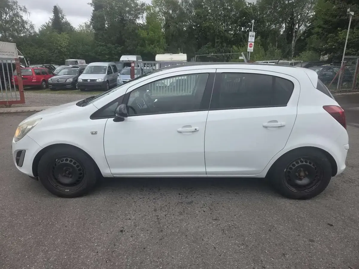 Usata Opel Corsa Color Edition 87 CV (63 kW) 2012 Bianco Utilitaria