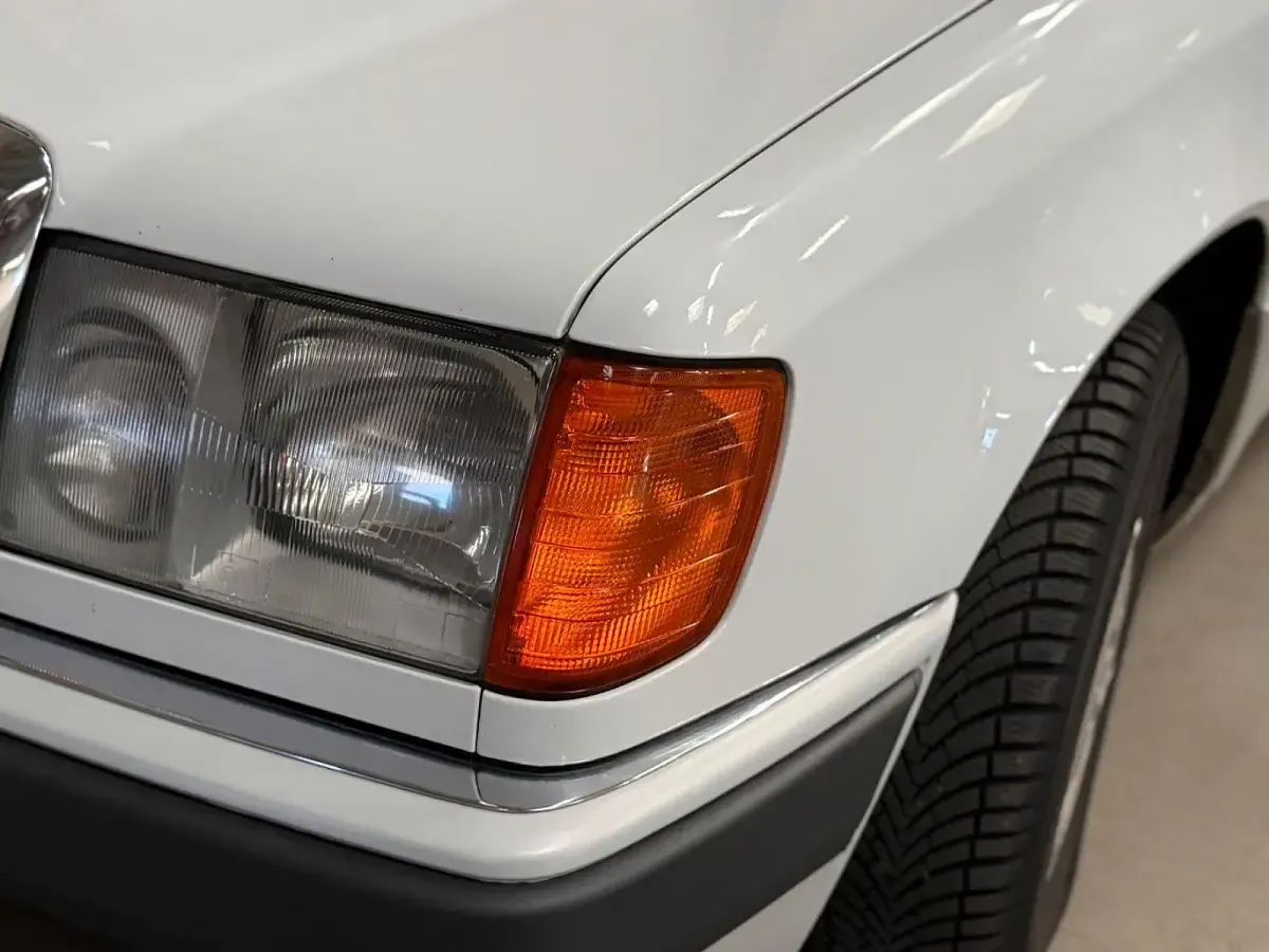 Gebraucht Mercedes E260 160 PS (117 kW) 1992 Weiß Limousine