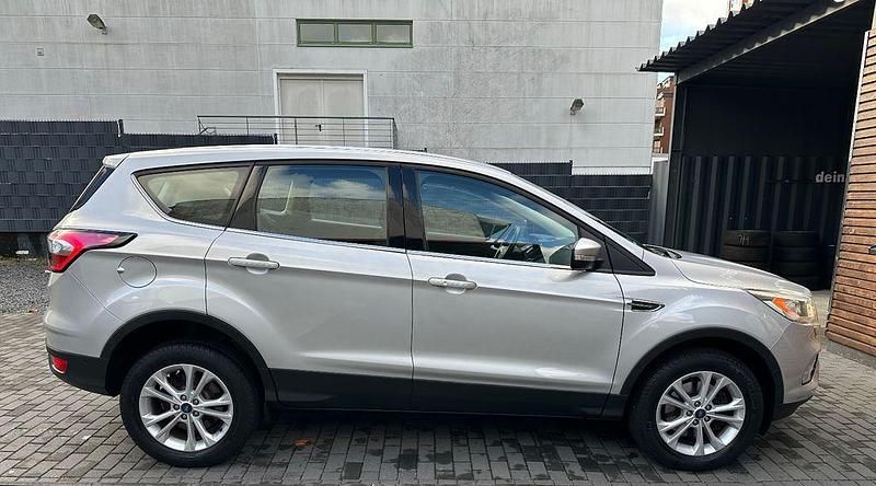 Gebraucht Ford Kuga Titanium 182 PS (133 kW) 2017 Silber SUV