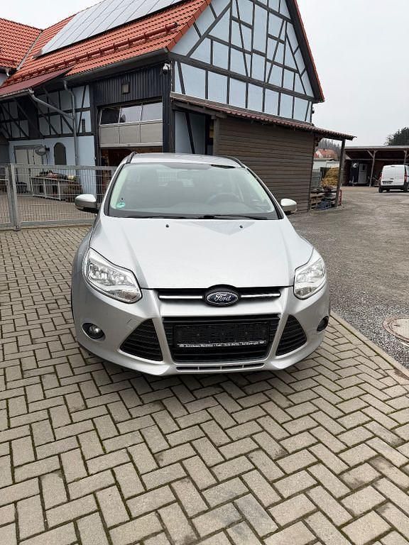 Silber Gebraucht 2012 Ford Focus Trend Limousine | 1.900 € (Superpreis) - Bild 1/4