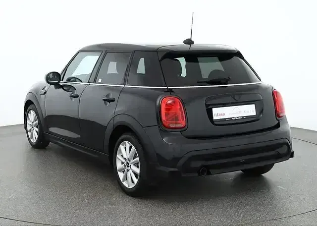 Używany Mini Cooper Classic 136 KM (100 kW) 2023 Czarny Hatchback