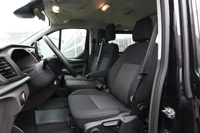 Gebraucht Ford Transit Custom Trend 131 PS (96 kW) 2023 Obsidianschwarz metallic obsidianschwarz metallic Van