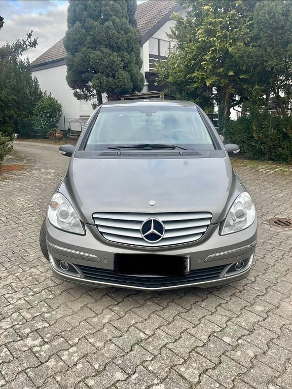 Gebraucht Mercedes B150 95 PS (69 kW) 2008 Braun Van / Kleinbus
