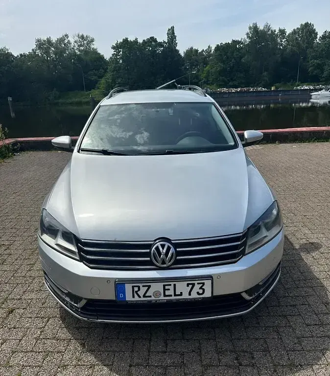 Gebraucht VW Passat 140 PS (102 kW) 2012 Silber Limousine