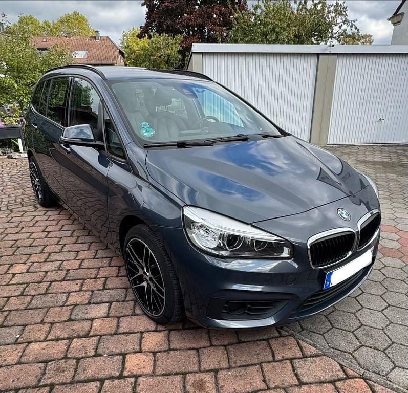 Grau Gebraucht 2015 BMW 218 Gran Tourer Advantage Van / Kleinbus | 11.490 € (Guter Preis) - Bild 1/4