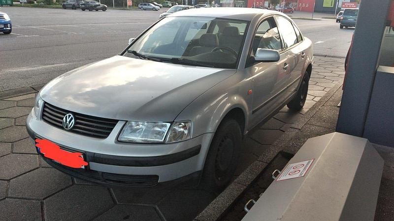Silber Gebraucht 1998 VW Passat Limousine | 799 € (Superpreis) - Bild 1/4