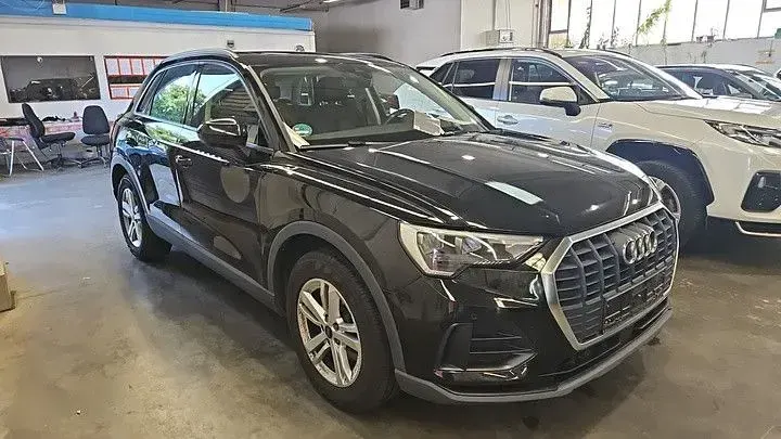 Gebraucht Audi Q3 Ambiente 150 PS (110 kW) 2022 Schwarz SUV