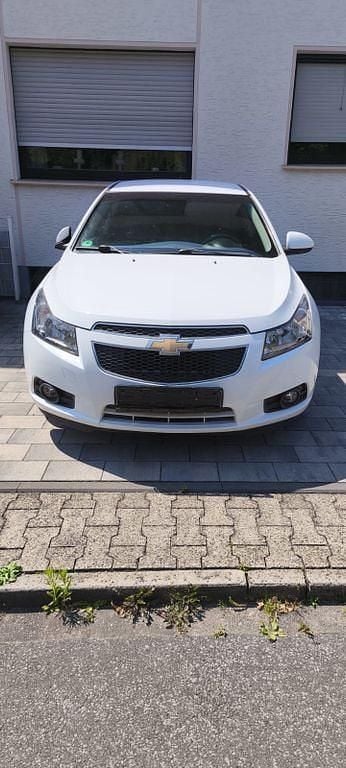 Weiß Gebraucht 2012 Chevrolet Cruze LT Limousine | 4.250 € (Fairer Preis) - Bild 1/4