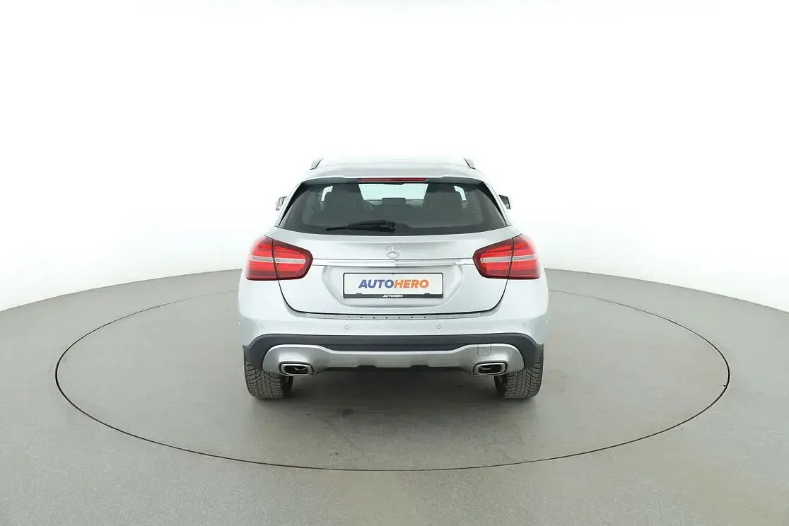 Gebraucht Mercedes GLA180 Urban 122 PS (89 kW) 2018 Grau SUV