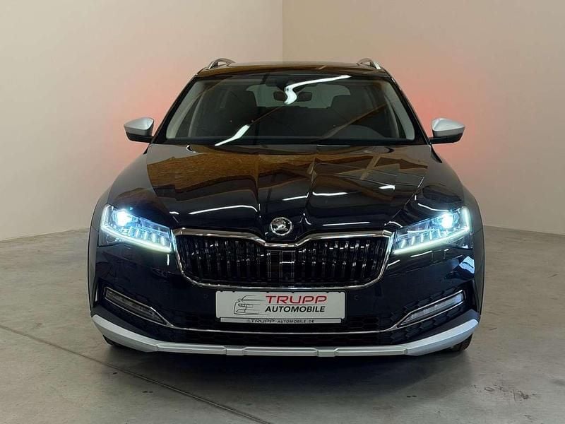 Gebraucht Skoda Superb Scout 4x4 200 PS (147 kW) 2022 Schwarz Kombi