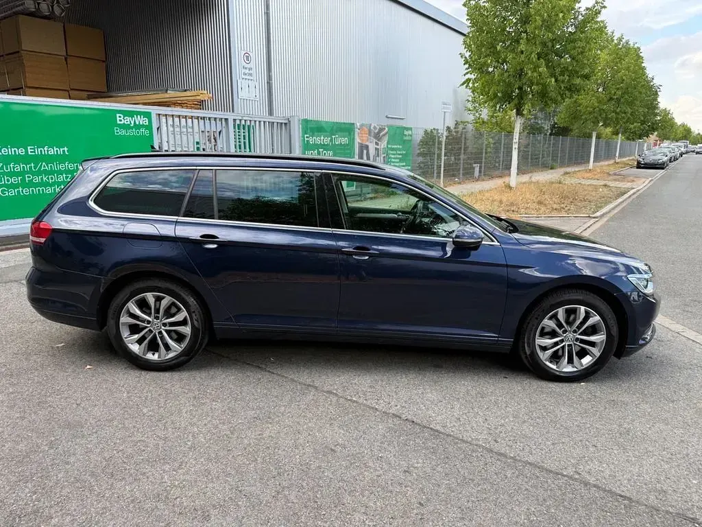 Gebraucht VW Passat 179 PS (131 kW) 2017 Blau Kombi