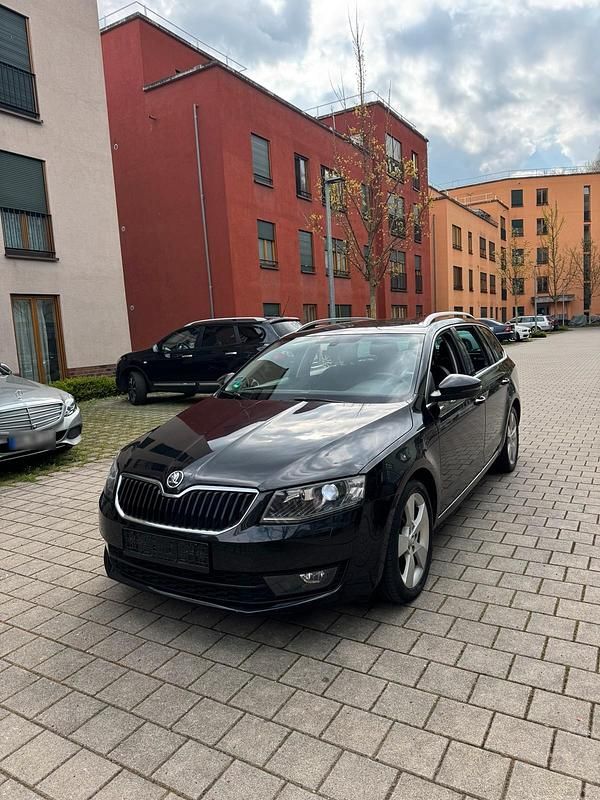 Gebraucht Skoda Octavia 150 PS (110 kW) 2014 Schwarz Kleinwagen