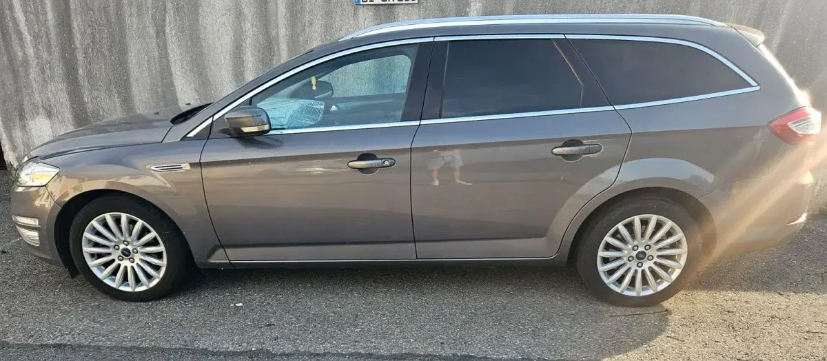 Gebraucht Ford Mondeo Titanium 140 PS (102 kW) 2014 Grün Kombi