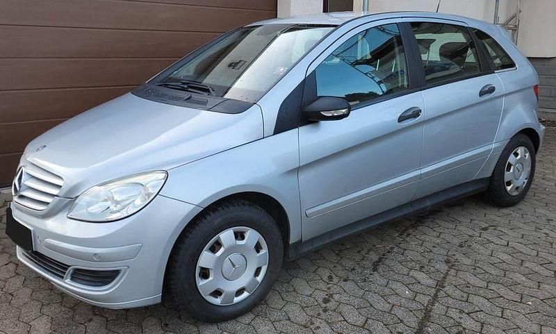 Silber Gebraucht 2006 Mercedes B150 Van / Kleinbus | 3.399 € (Fairer Preis) - Bild 1/4