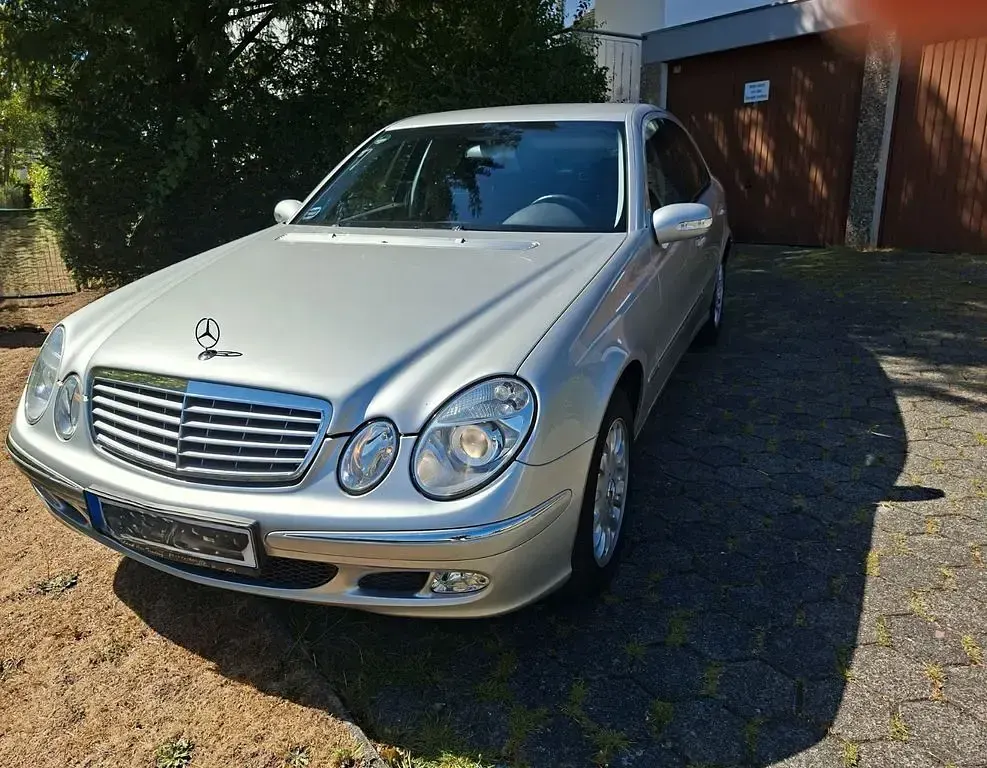 Gebraucht Mercedes E260 177 PS (130 kW) 2005 Silber Limousine