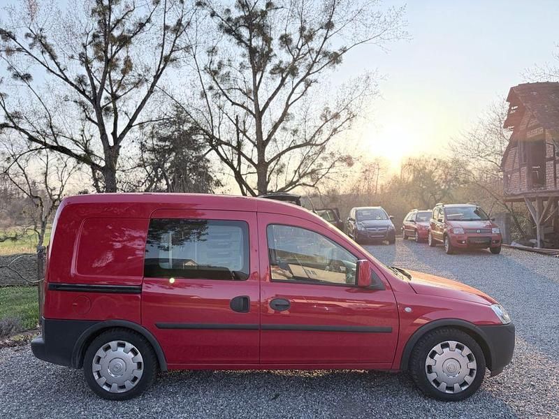 Gebraucht Opel Combo 94 PS (69 kW) 2011 Rot Van / Kleinbus