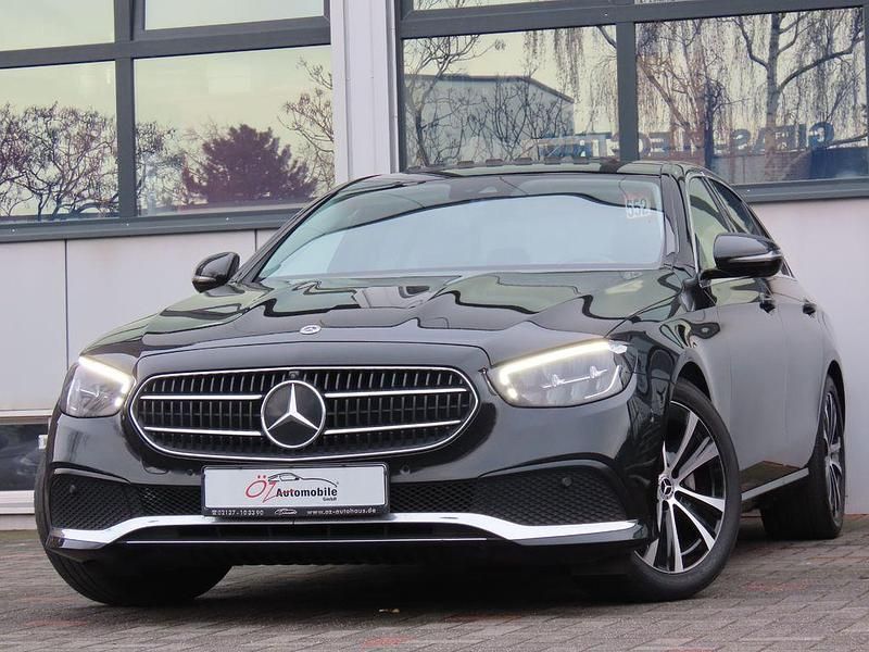 Gebraucht Mercedes E220 Avantgarde 200 PS (147 kW) 2023 Schwarz Limousine