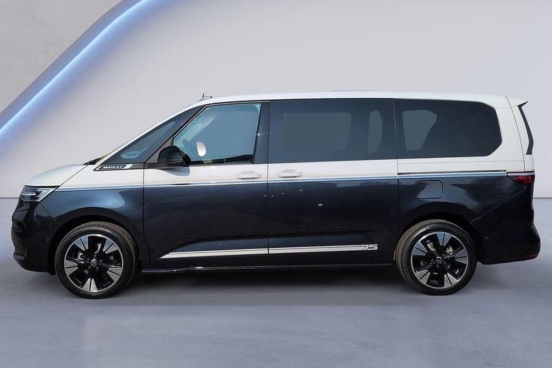 Neu VW Multivan 150 PS (110 kW) 2026 Candyweiß/ starlight blue me Van