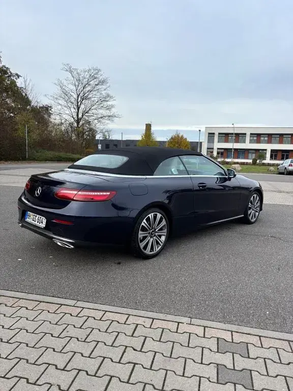 Gebraucht Mercedes E200 184 PS (135 kW) 2017 Blau Cabrio