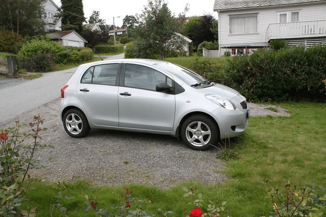 Gebraucht Toyota Yaris Sol 69 PS (50 kW) 2008 Silber metallic Kleinwagen