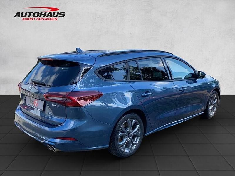 Gebraucht Ford Focus ST-Line 155 PS (114 kW) 2023 Chromablau (blau) Kombi