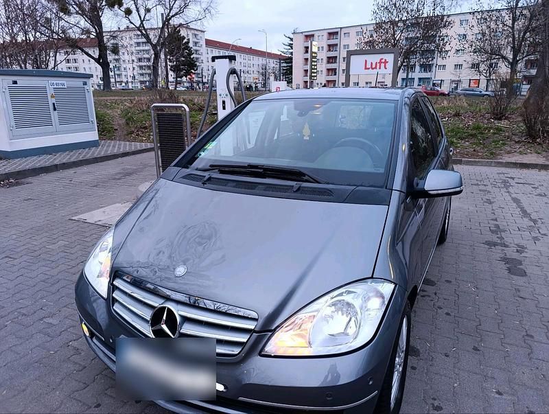 Gebraucht Mercedes A180 108 PS (79 kW) 2011 Grau Limousine