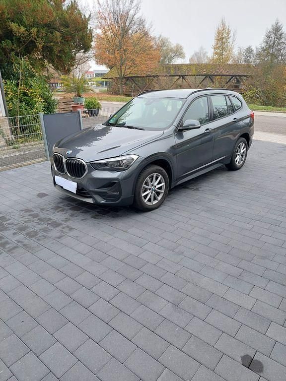 Grau Gebraucht 2021 BMW X1 SUV | 21.600 € (Guter Preis) - Bild 1/4