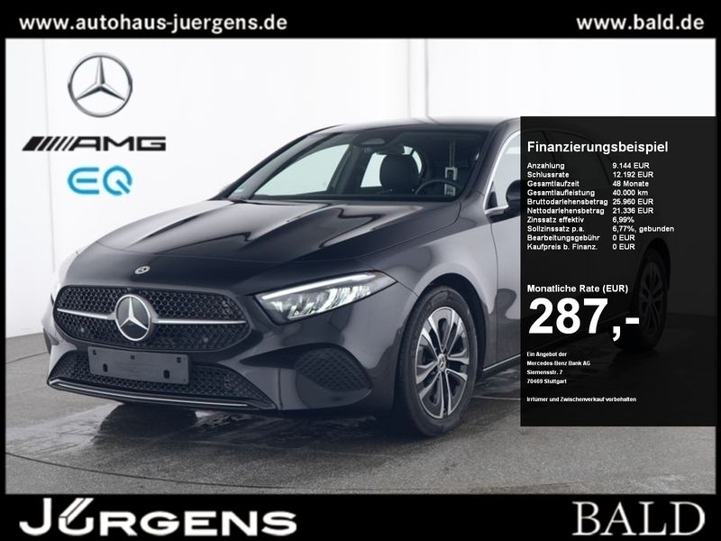 Schwarz kosmosschwarz metallic Gebraucht 2024 Mercedes A180 Progressive Limousine | 29.880 € (Fairer Preis) - Bild 1/4