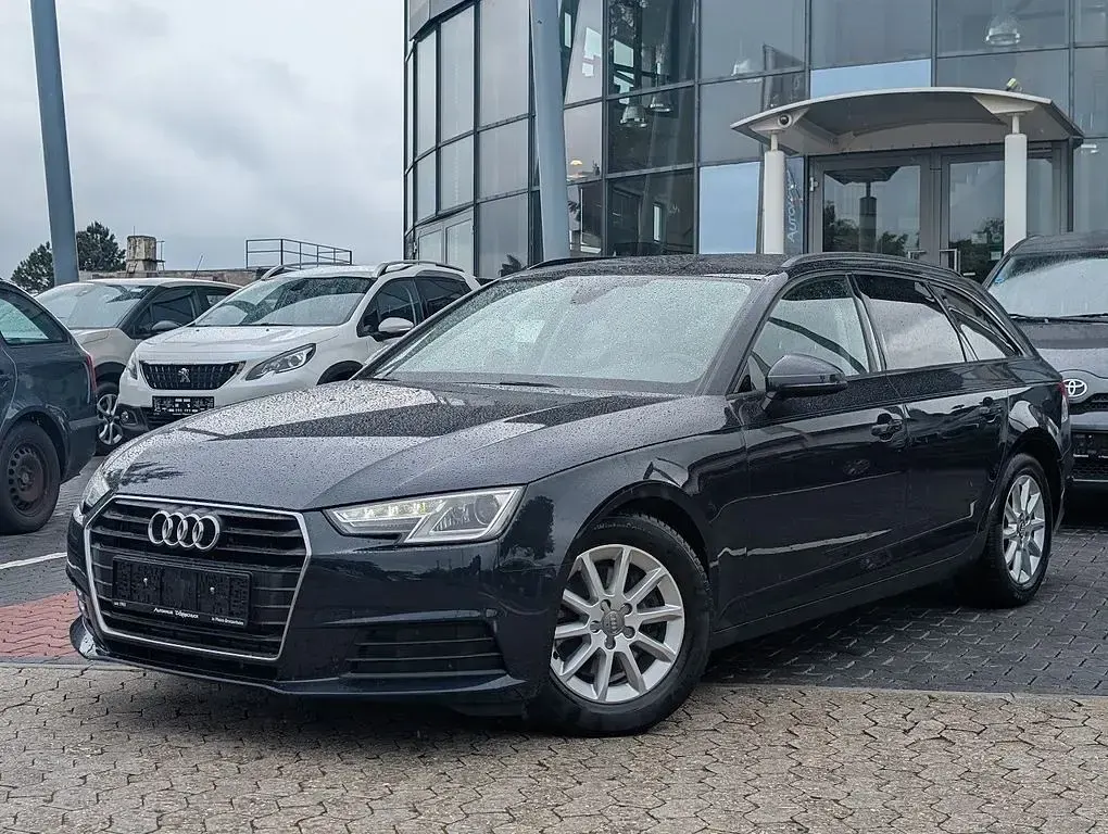 Używany Audi A4 Comfort 150 KM (110 kW) 2018 Niebieski Kombi