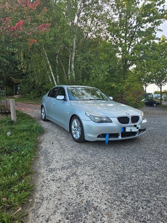 Silber Gebraucht 2004 BMW 520 Limousine | 4.500 € (Fairer Preis) - Bild 1/4