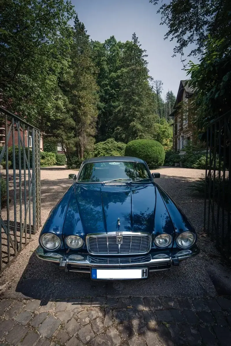 Gebraucht Jaguar XJ12 295 PS (216 kW) 1986 Blau Limousine