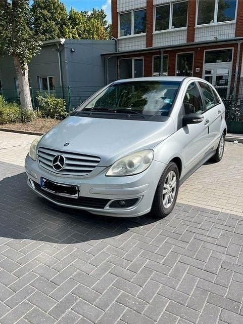 Silber Gebraucht 2006 Mercedes B150 Van / Kleinbus | 3.500 € (Fairer Preis) - Bild 1/4