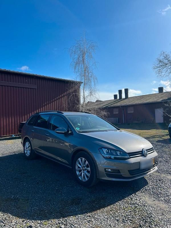 Gebraucht VW Golf VII 110 PS (80 kW) 2015 Gold Kombi