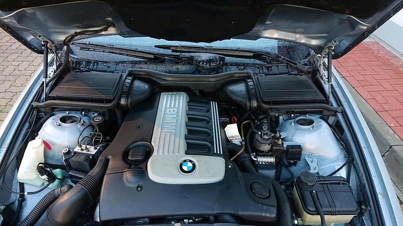 Gebraucht BMW 525 163 PS (119 kW) 2002 Blau Kombi