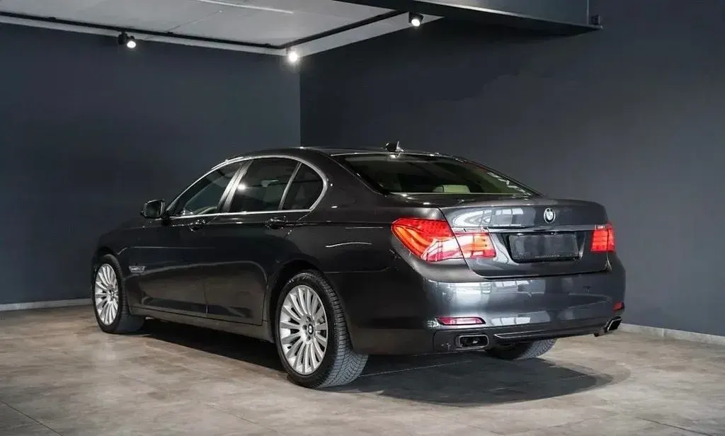 Gebraucht BMW 750 408 PS (300 kW) 2010 Grau Limousine