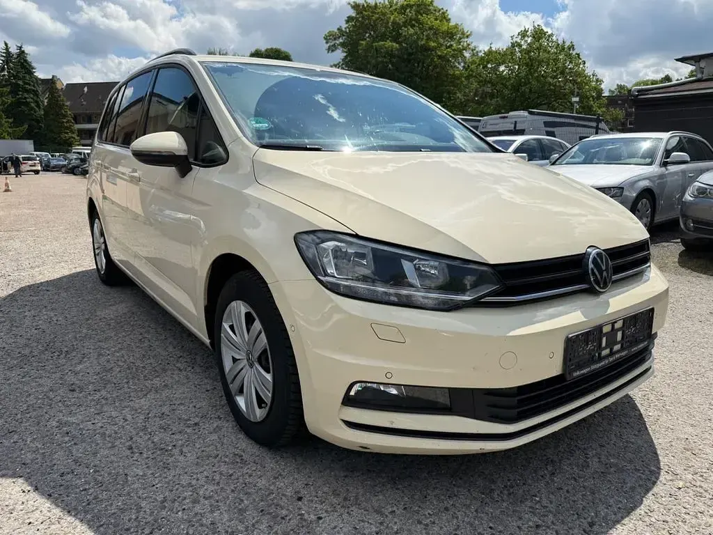 Gebraucht VW Touran 150 PS (110 kW) 2024 Beige Van / Kleinbus