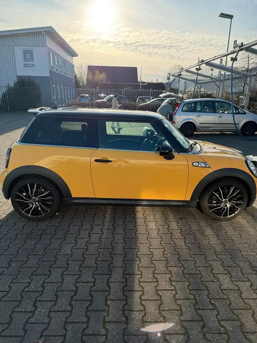 Używany Mini Cooper S 174 KM (127 kW) 2009 Żółty Hatchback