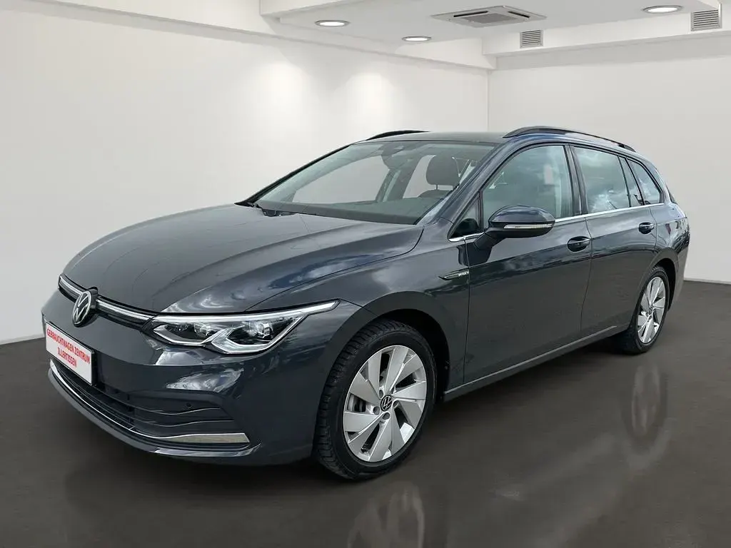 Gebraucht VW Golf VIII Style 150 PS (110 kW) 2023 Grau Kombi